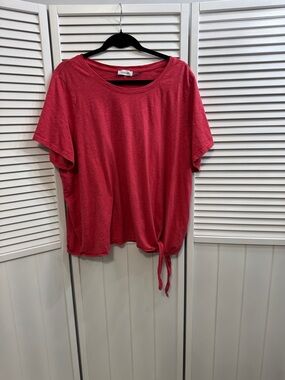Calvin Klein Short-Sleeve Tie-Hem Tee in Red